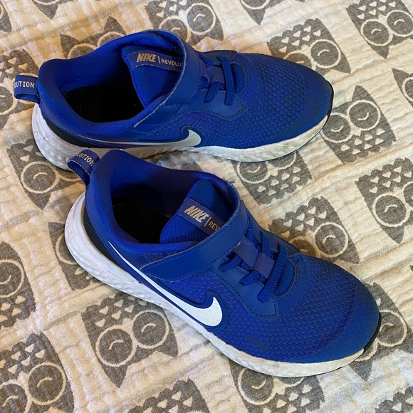 Nike Revolution Blue Shoes - Picture 2 of 7